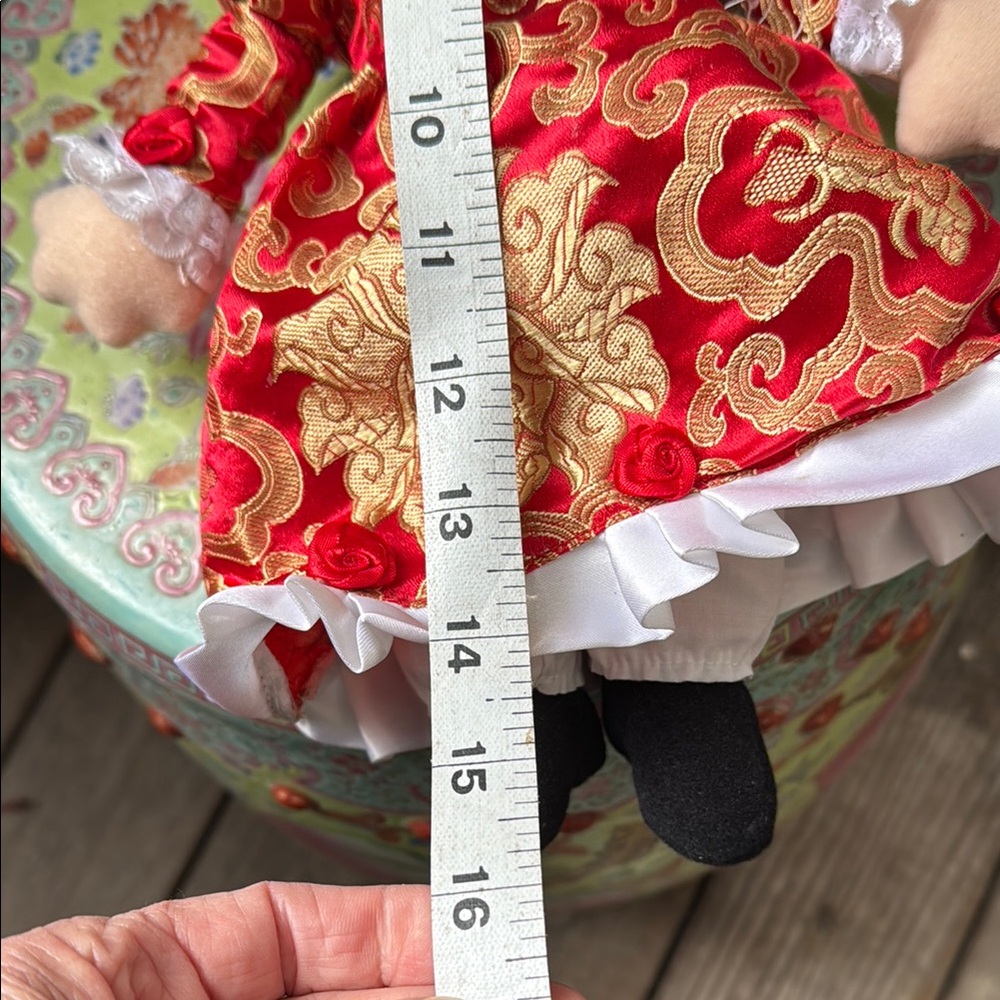 Queen Elizabeth Little Thinkers Doll. 15” tall. Red and gold costume.NWT - Picture 6 of 6